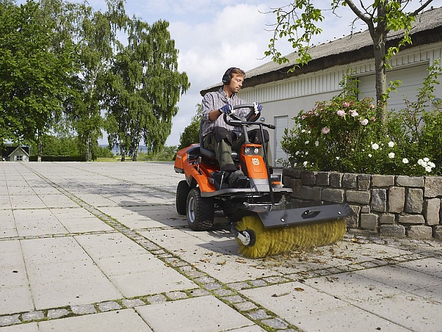Райдер Husqvarna R 422Ts AWD